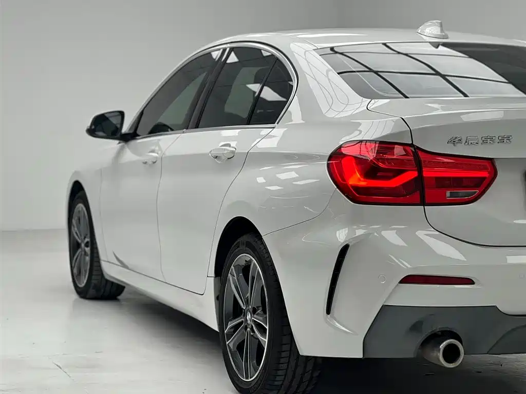BMW 1 Series 2021 — фото 10