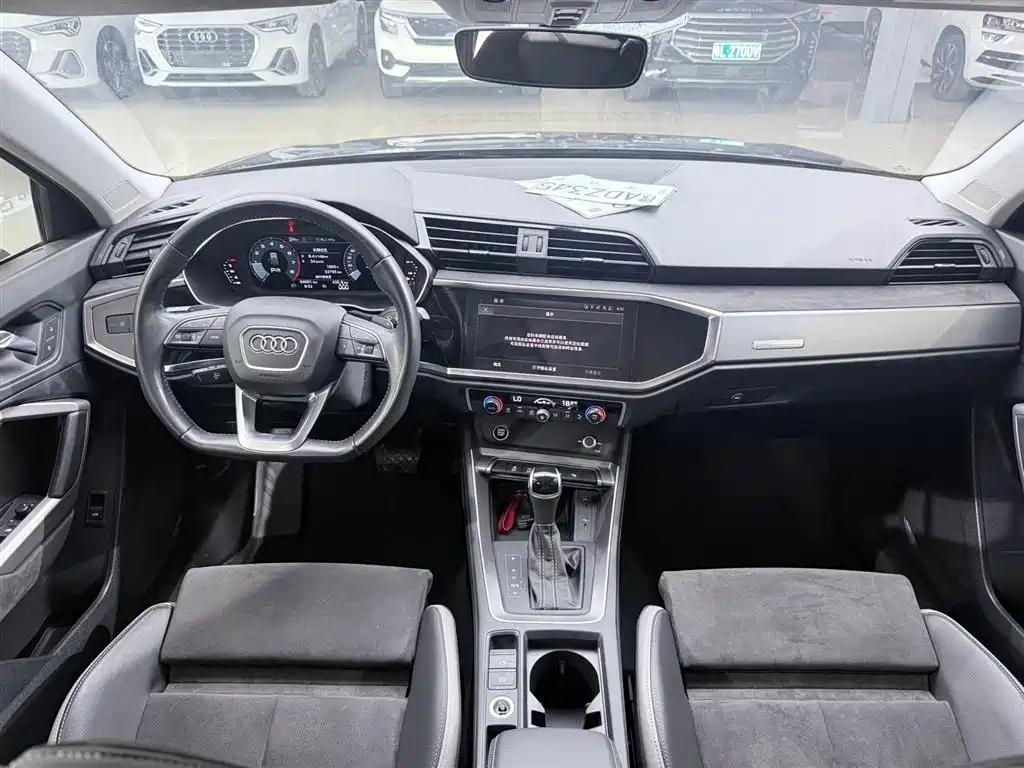 Audi Q3 2022 — фото 10