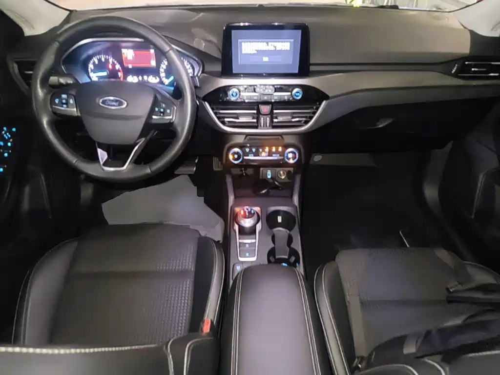 Ford Focus 2019 — фото 10