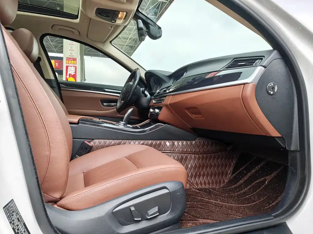 BMW 5 Series 2016 — фото 10
