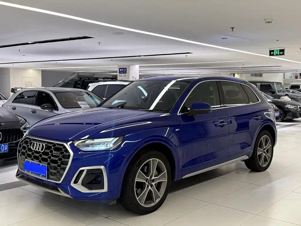 Audi Q5L 2022 — фото 1