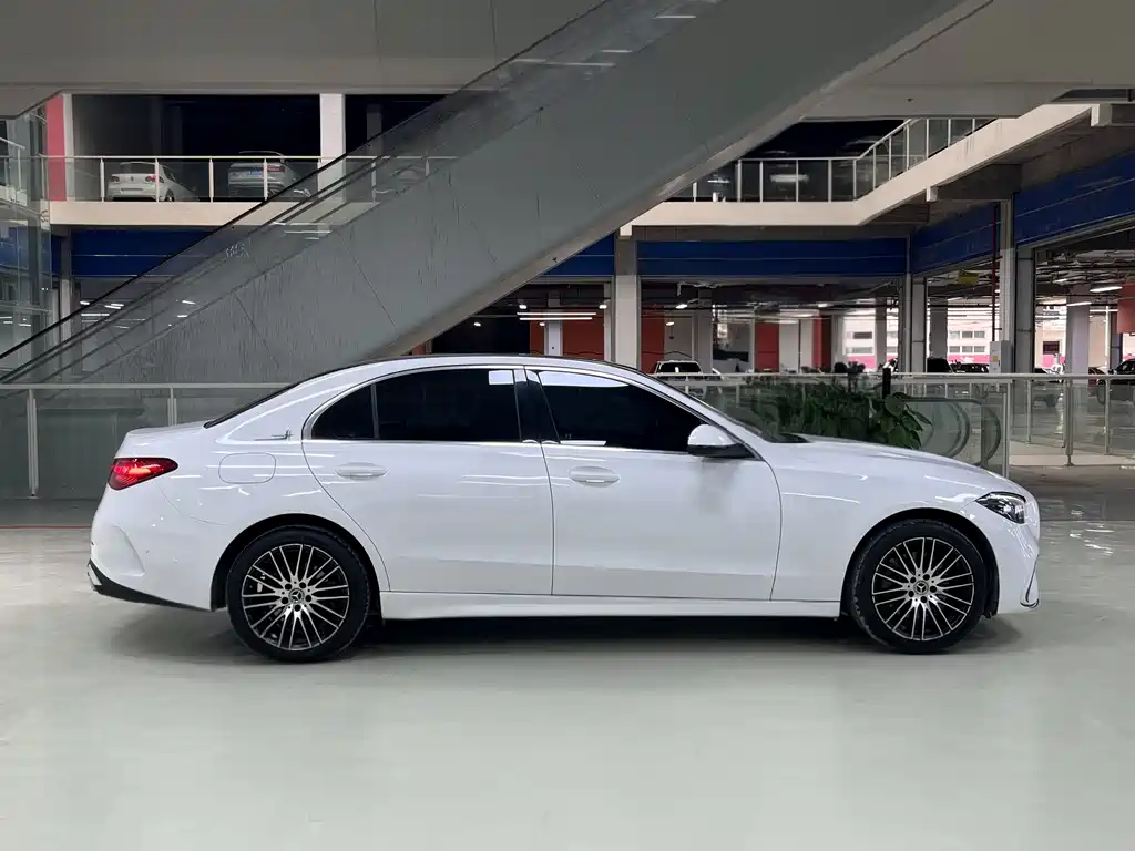Mercedes-Benz C-Class 2023 — фото 7