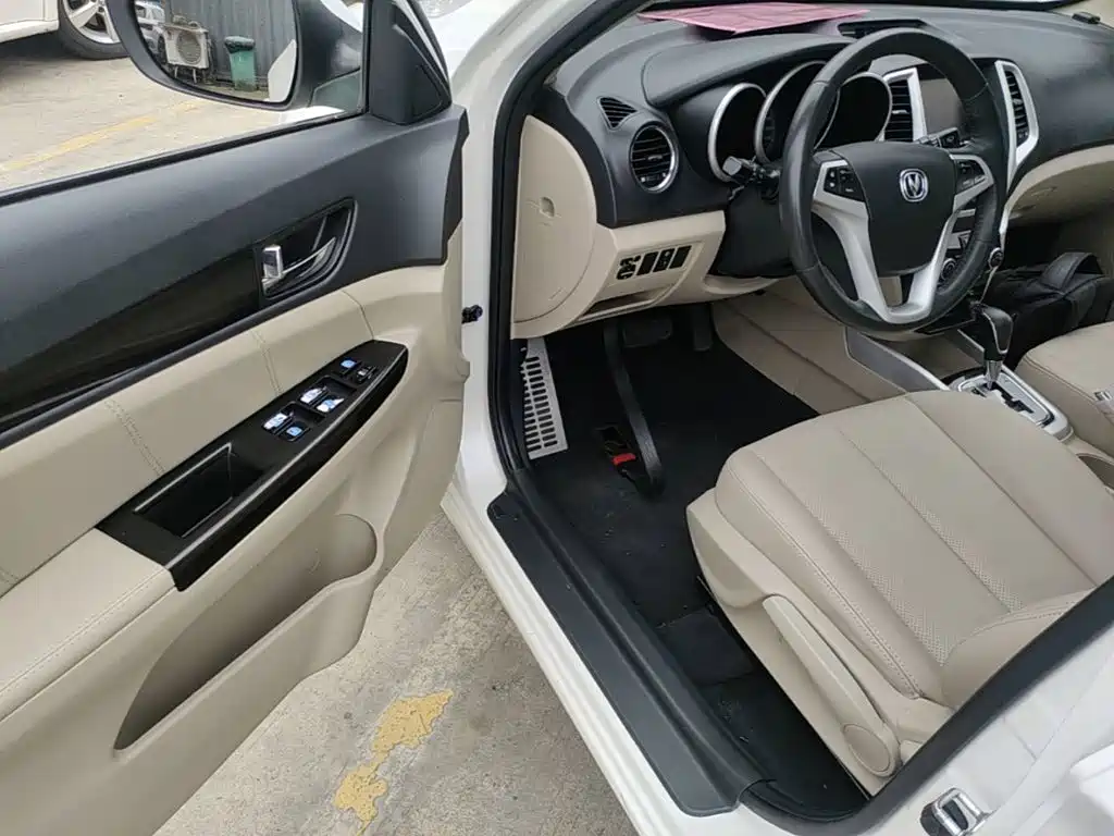 Changan Eado 2014 — фото 16