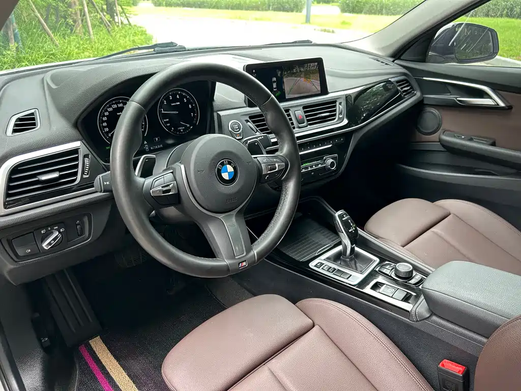 BMW 1 Series 2020 — фото 11