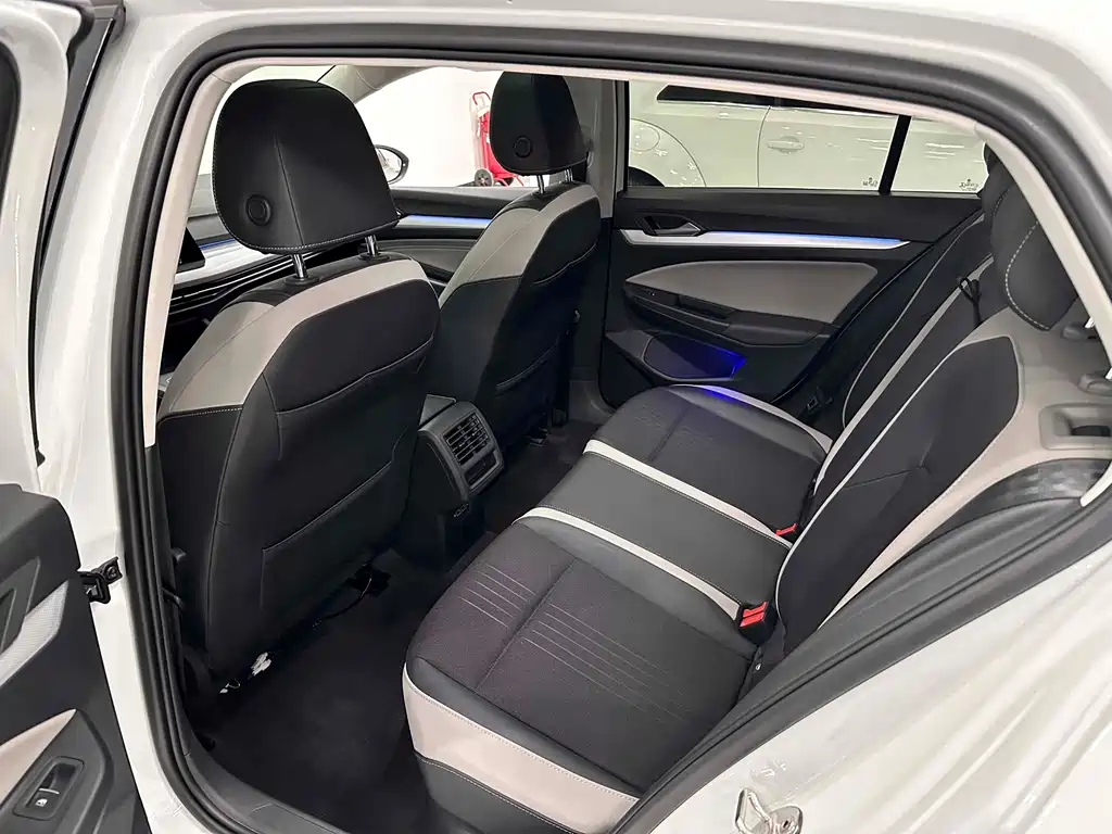 Volkswagen Golf 2021