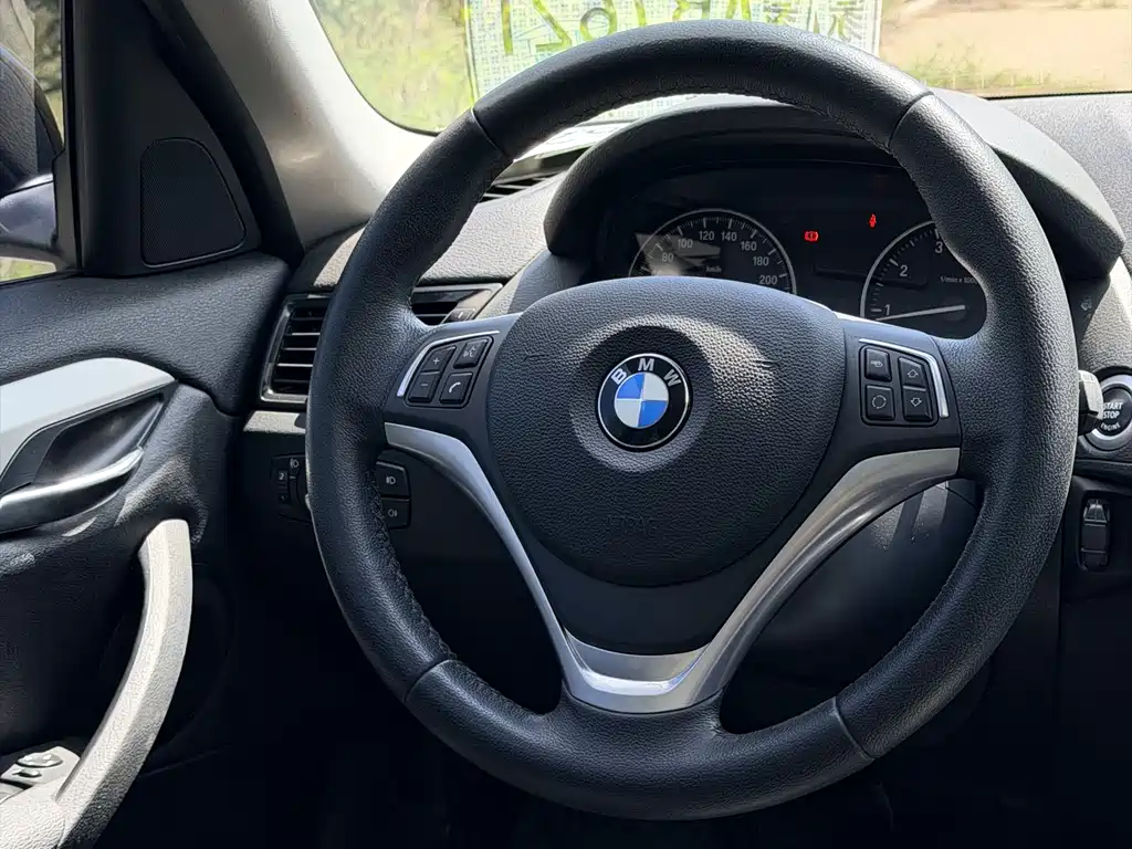 BMW X1 2014 — фото 16