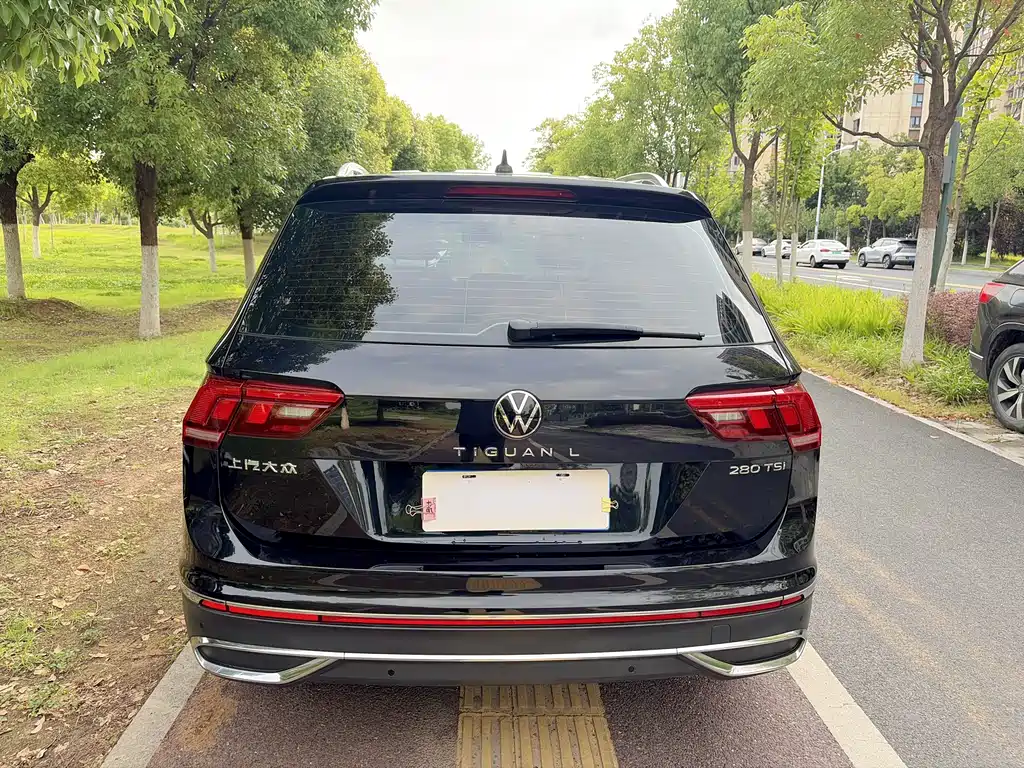 Volkswagen Tiguan L 2023 — фото 7