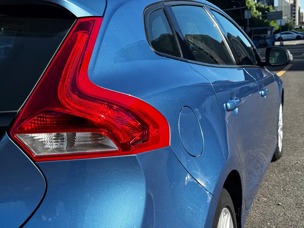 Volvo V40 2015 — фото 20