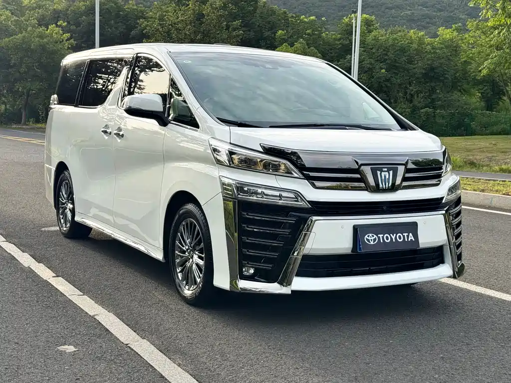 Toyota Vellfire 2022 — фото 3