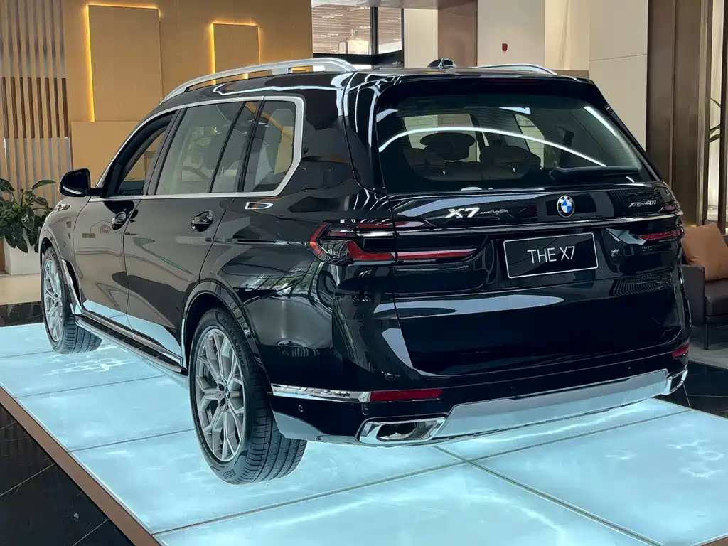 BMW X7 — фото 10
