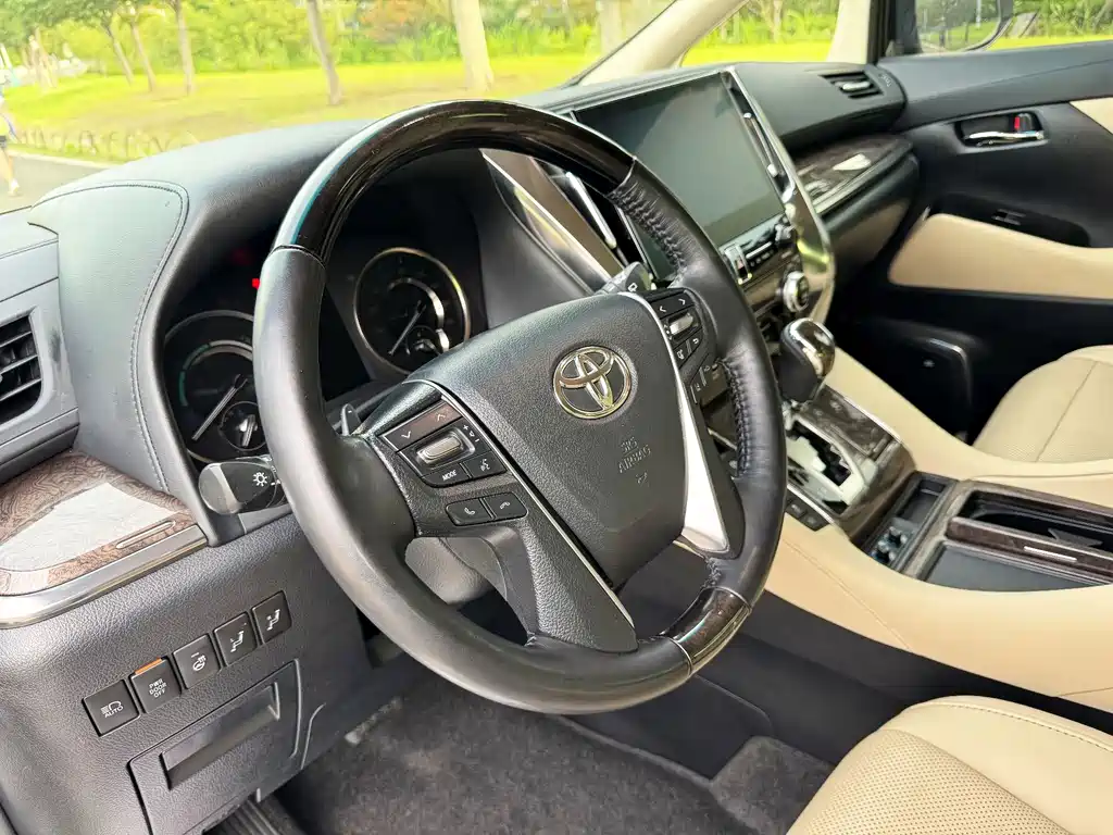 Toyota Vellfire 2022 — фото 13
