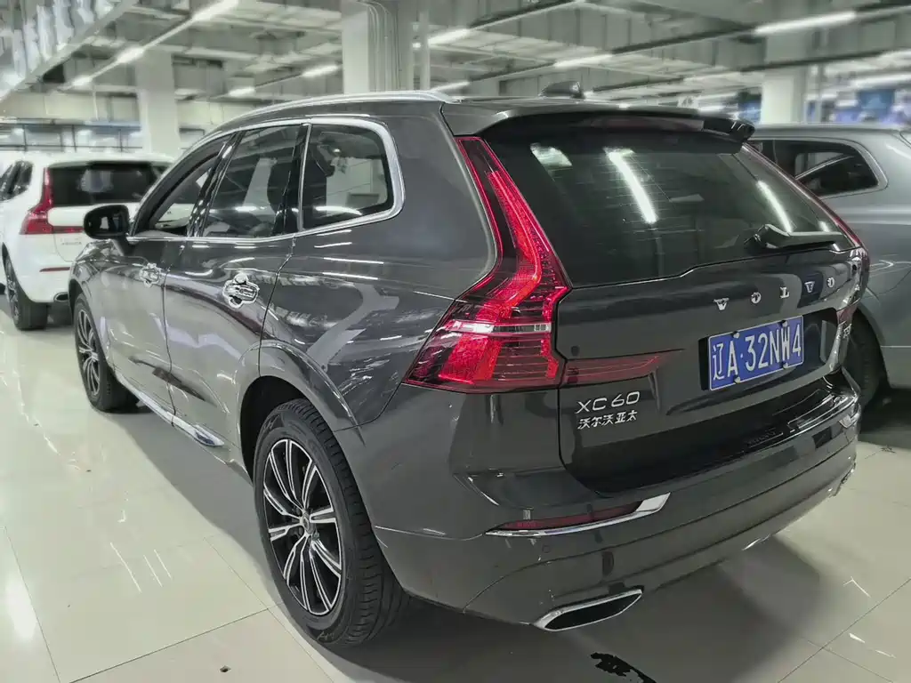 Volvo XC60 2019 — фото 9