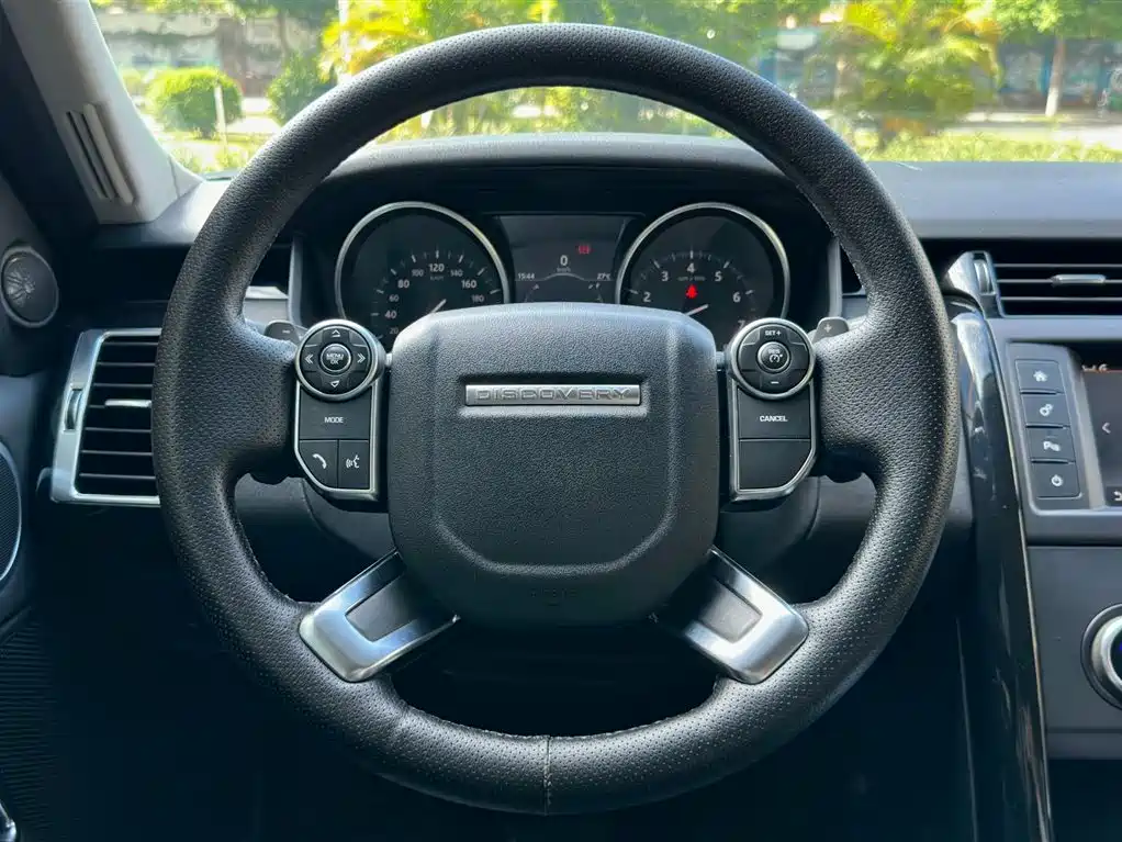 Land Rover Discovery 2017 — фото 23
