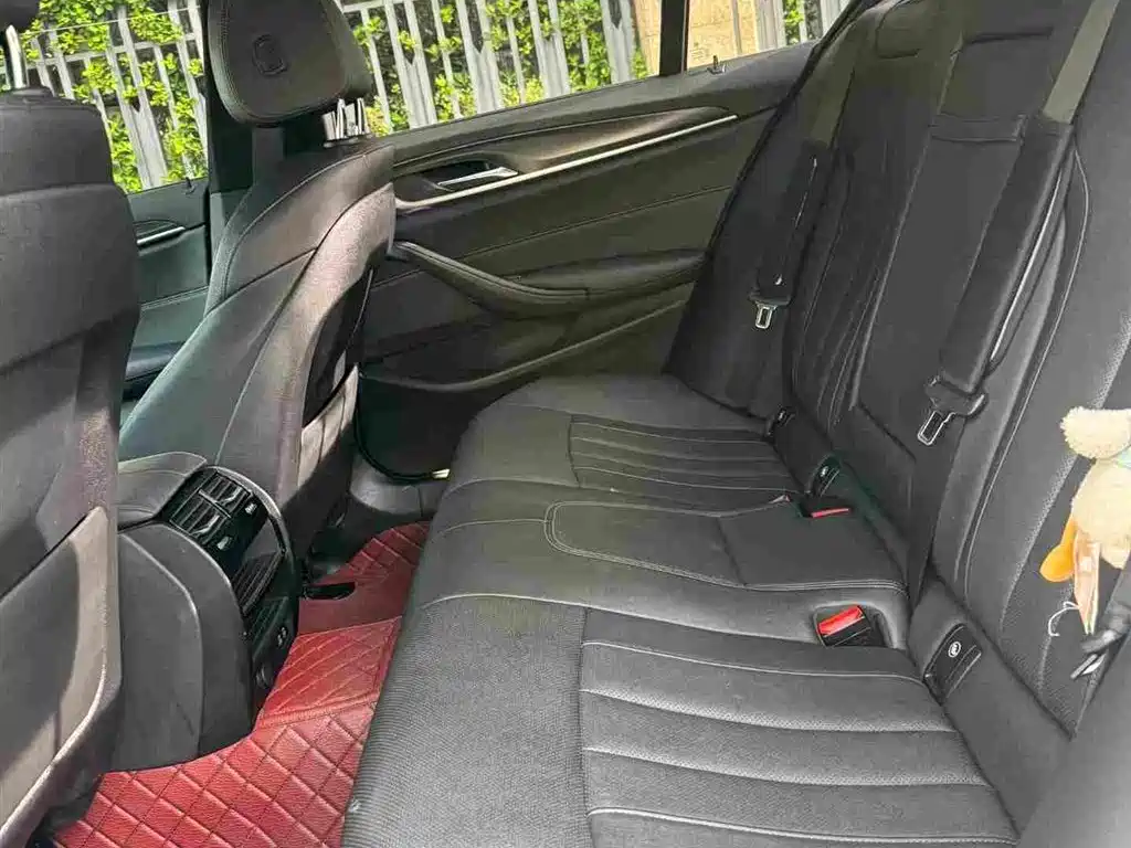 BMW 5 Series 2021 — фото 10
