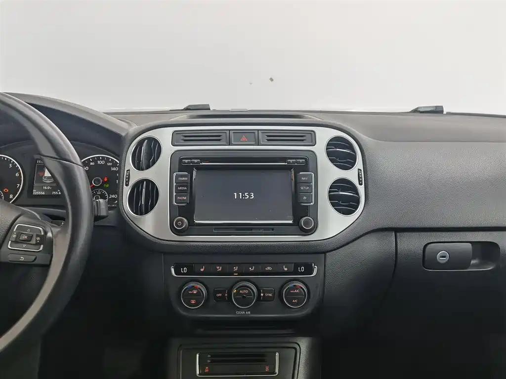 Volkswagen Tiguan 2016 — фото 12
