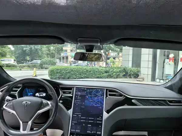 Tesla Model S 2018