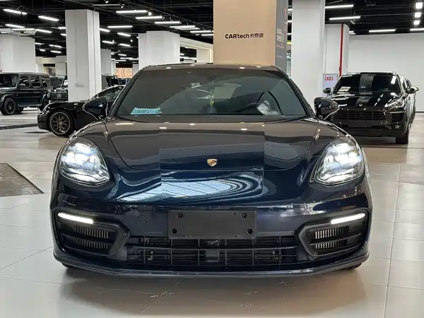Porsche Panamera 2021