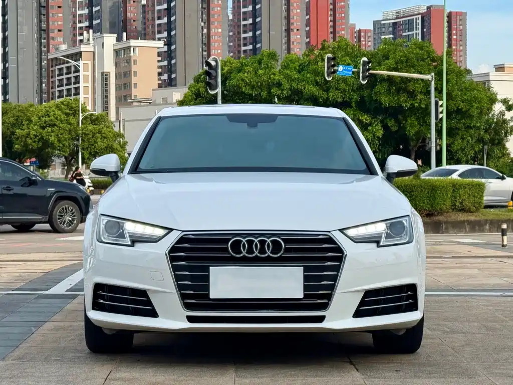 Audi A4L 2018 — фото 2