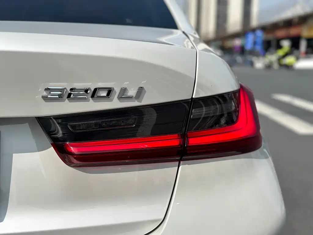 BMW 3 Series 2024 — фото 17