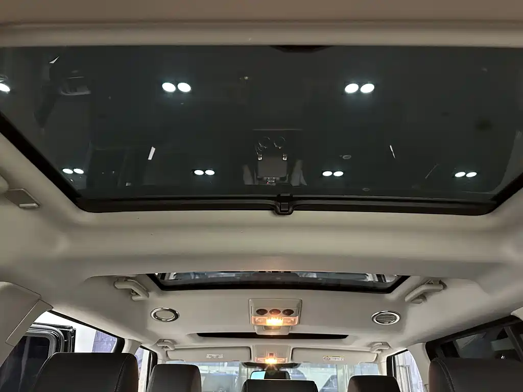 Land Rover Discovery 2015 — фото 18
