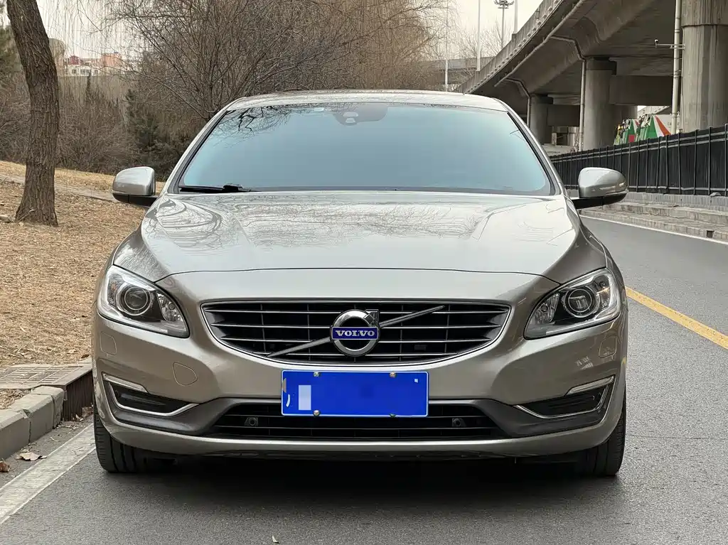 Volvo S60 2015 — фото 2