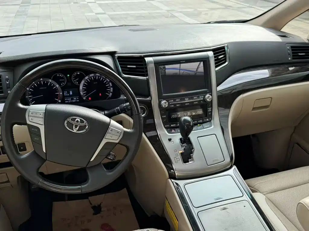 Toyota Alphard 2014 — фото 17