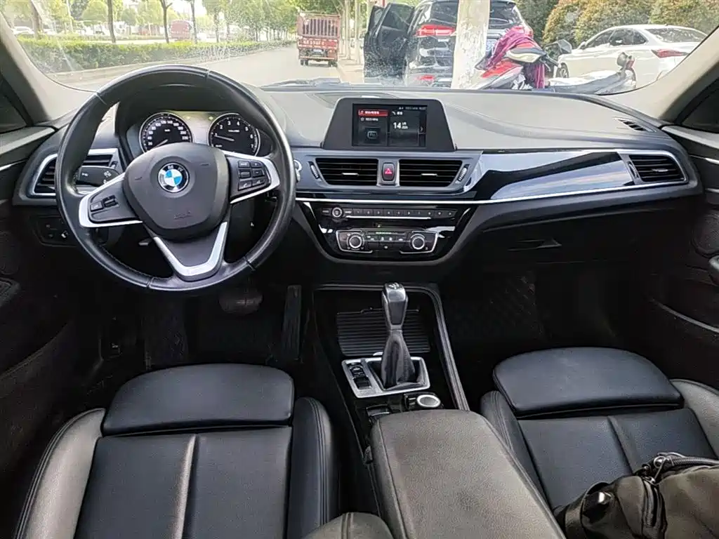 BMW 1 Series 2019 — фото 10