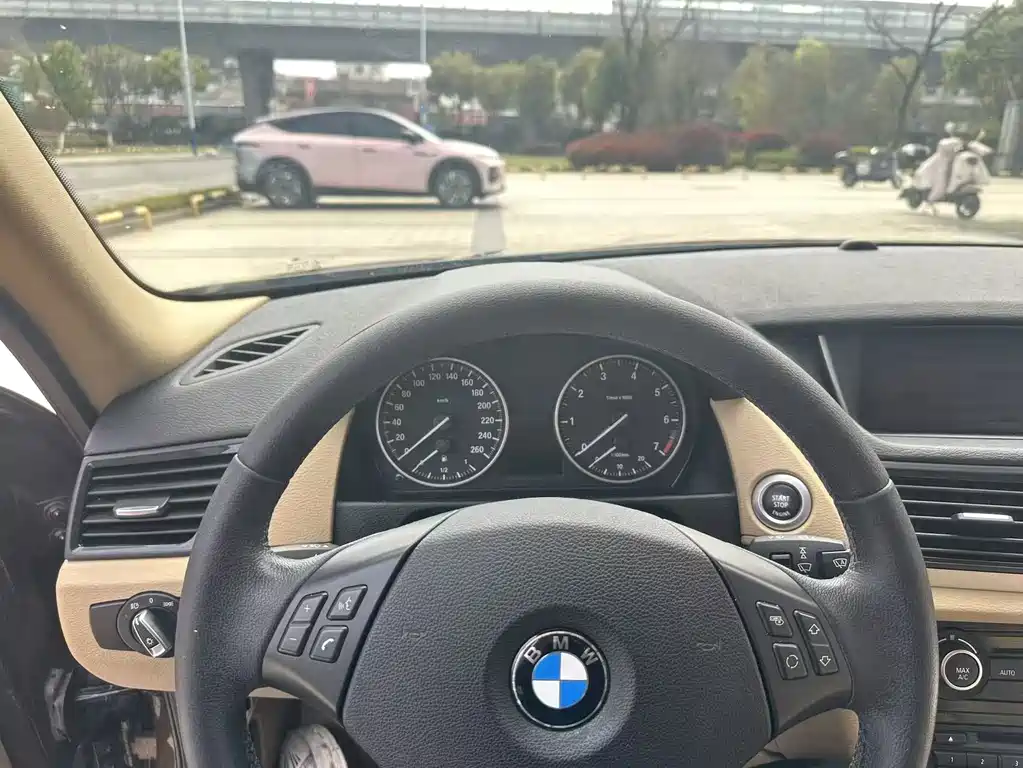 BMW X1 2014 — фото 11