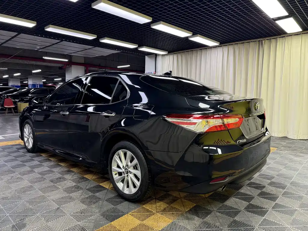 Toyota Camry 2022 — фото 10