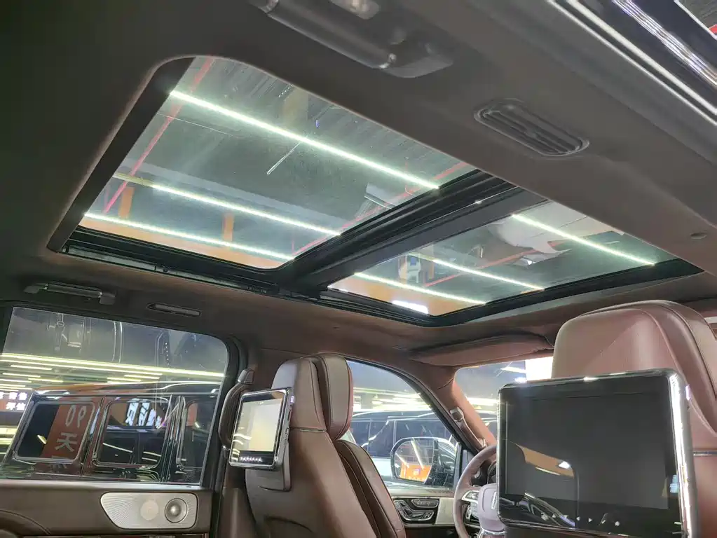 Lincoln Navigator 2019 — фото 12