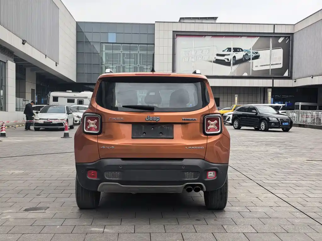 Jeep Renegade 2017 — фото 18