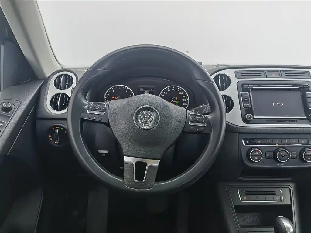 Volkswagen Tiguan 2016 — фото 11