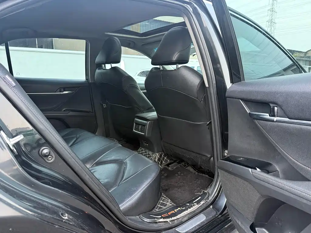 Toyota Camry 2022 — фото 17