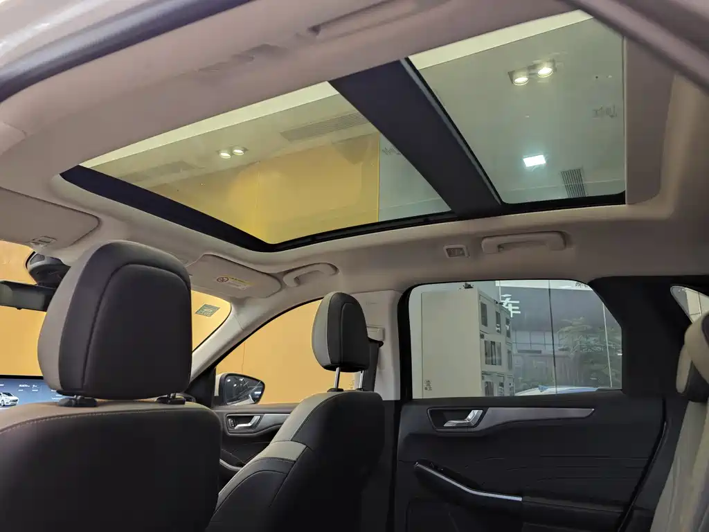 Ford Escape 2020 — фото 25