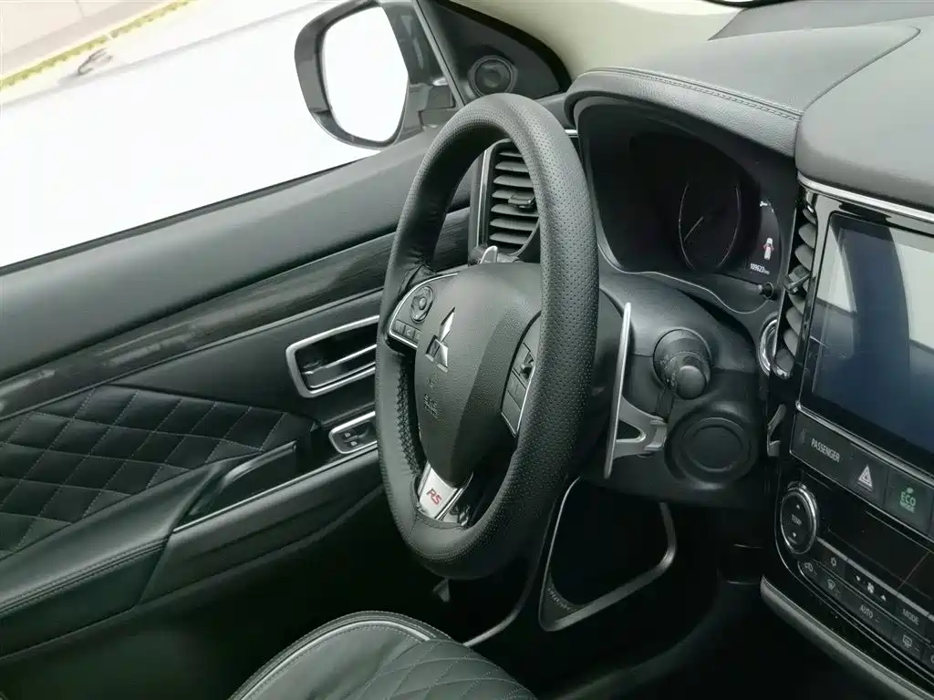 Mitsubishi Outlander 2020 — фото 22