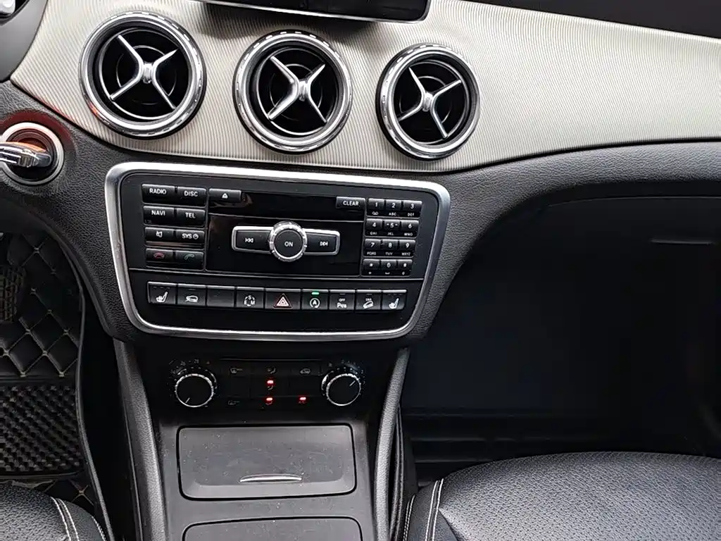 Mercedes-Benz GLA 2015 — фото 9