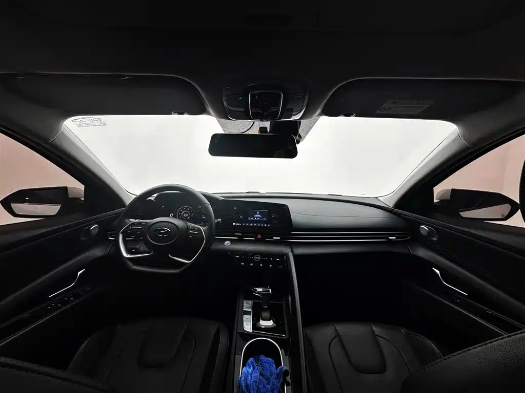 Hyundai Elantra 2022 — фото 10