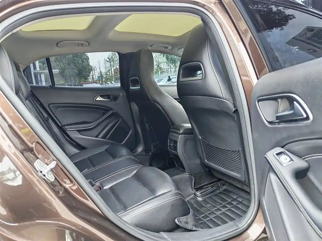 Mercedes-Benz GLA 2015 — фото 16