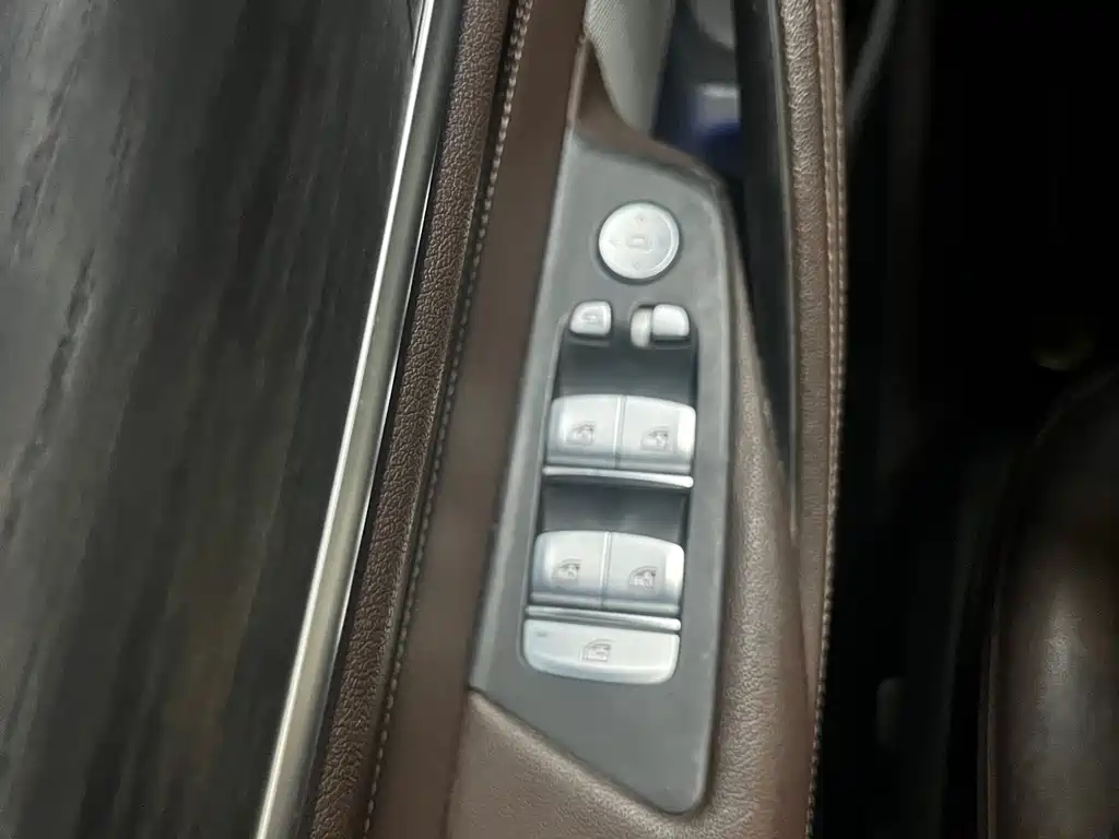 BMW 5 Series 2022 — фото 10