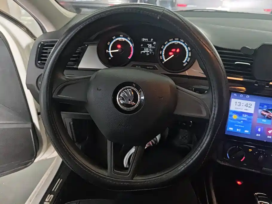 Skoda Rapid 2021 — фото 15