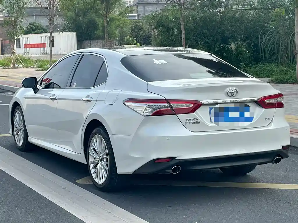 Toyota Camry 2018 — фото 6