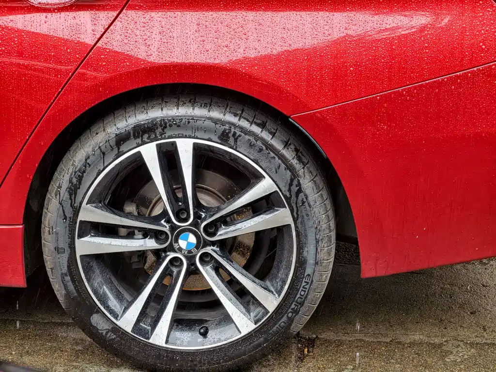 BMW 3 Series 2018 — фото 6