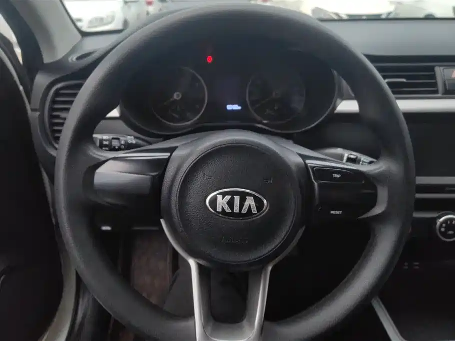 Kia K2 2017 — фото 15
