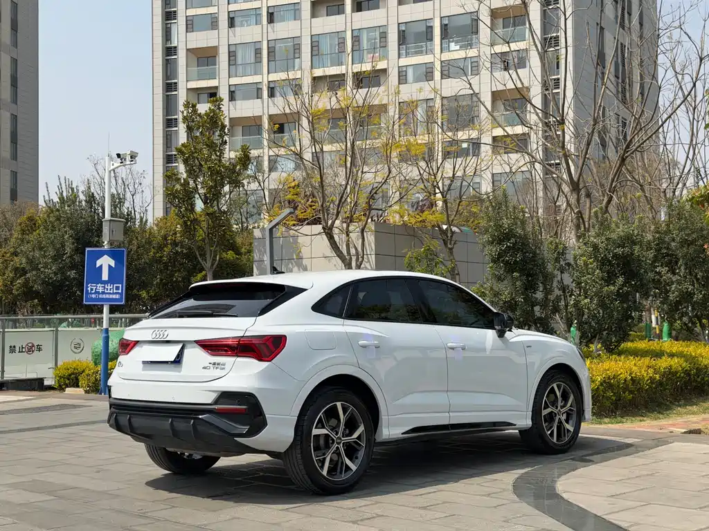 Audi Q3 Sportback 2022 — фото 7