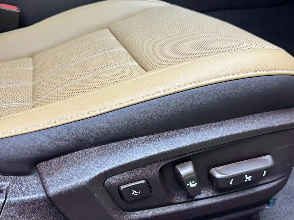 Lexus ES 2018 — фото 10