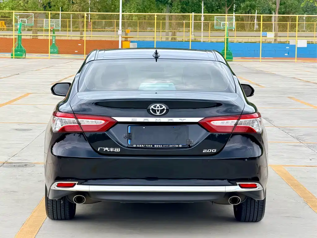 Toyota Camry 2023 — фото 5