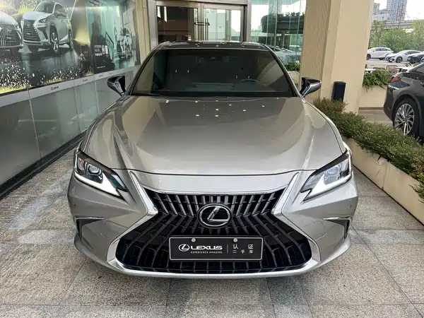 Lexus ES 2024