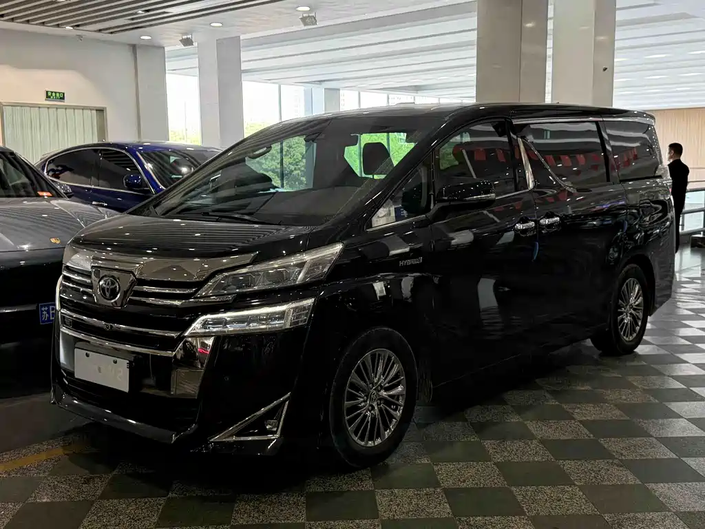 Toyota Vellfire 2021 — фото 1