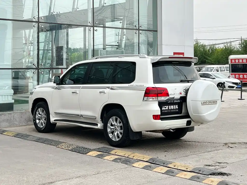 Toyota Land Cruiser 2019 — фото 6