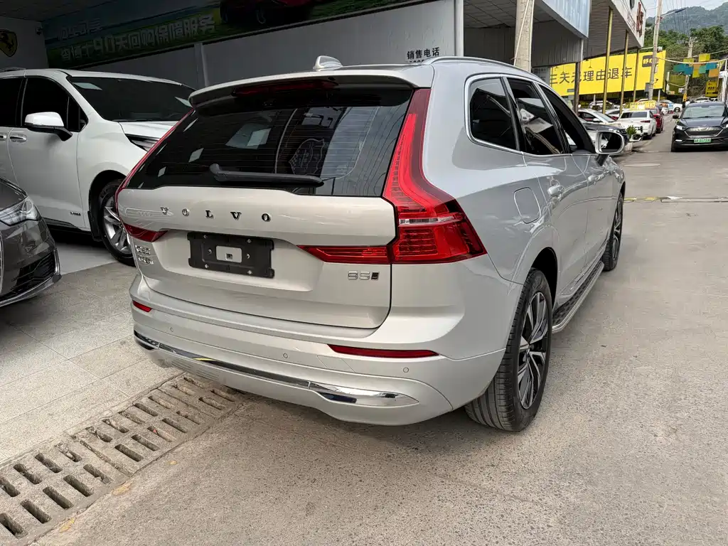 Volvo XC60 2022 — фото 12